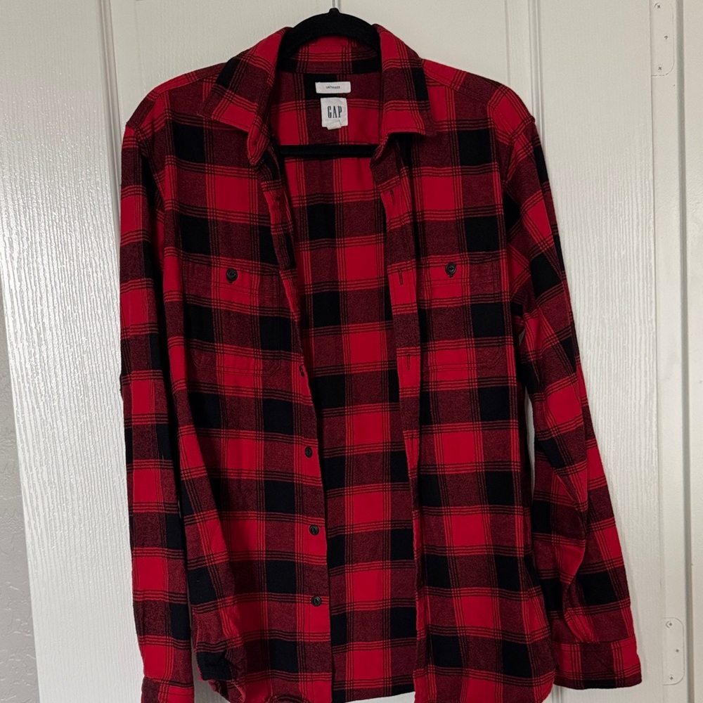 GAP Women’s Casual Red and Black Checkered Shirt